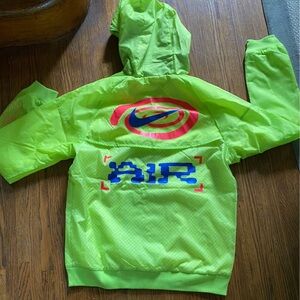 Men’s Nike Green Performance Jacket Vibrant Design